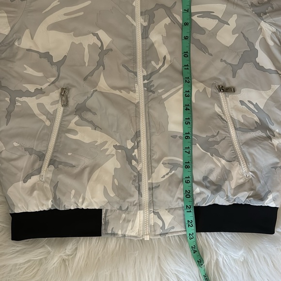 The North Face Camouflage Bomber Jacket White & Gray Women’s M - Picture 16 of 16